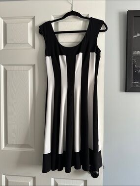 Women’s black and white dress